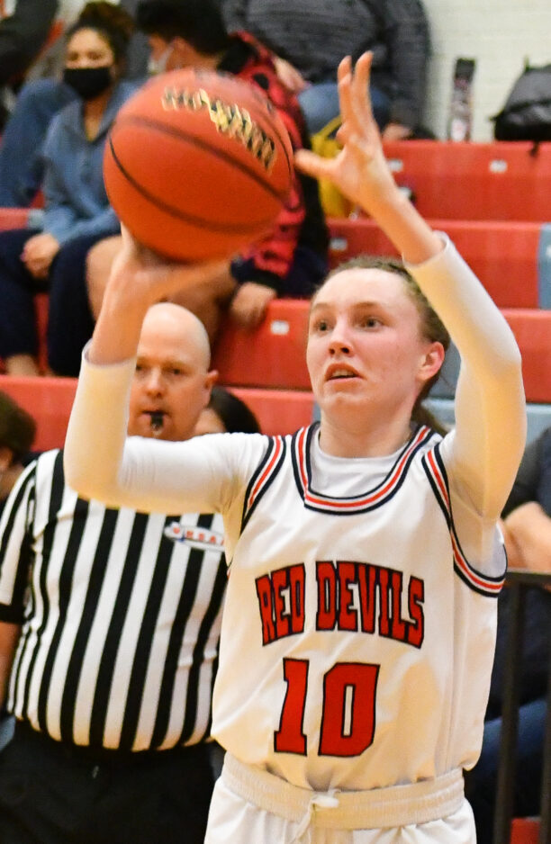 Springville girls basketball uses suffocating defense to beat Maple